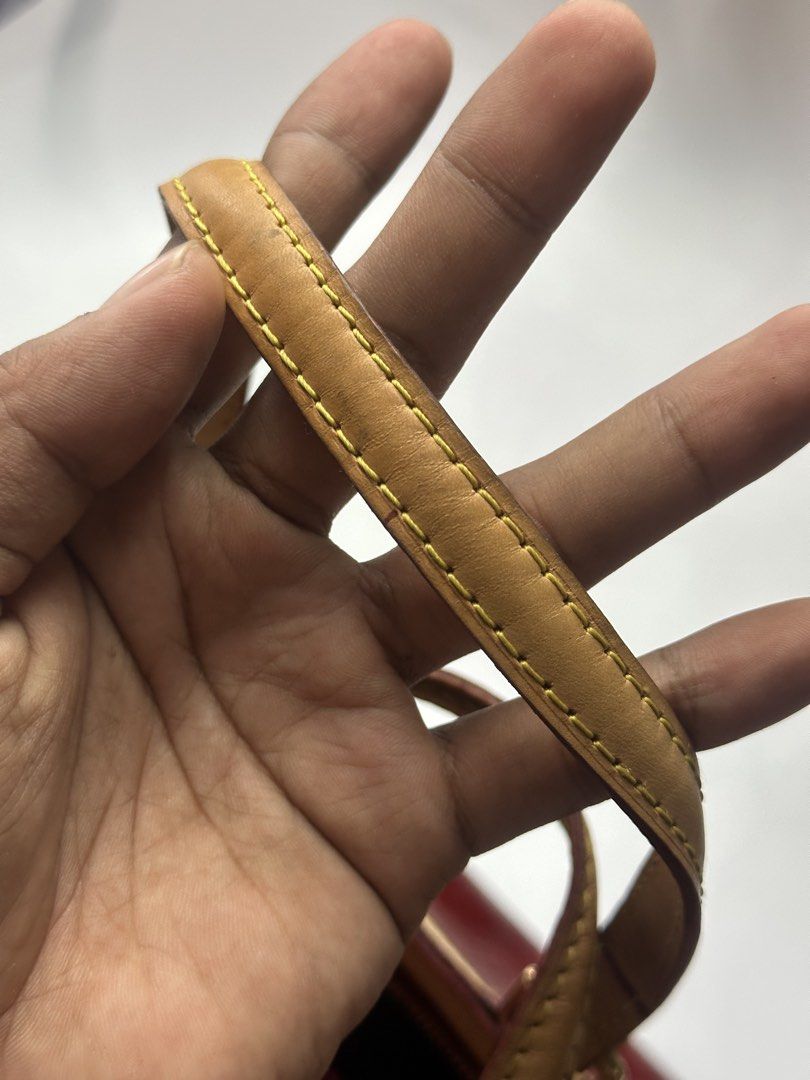 Louis vuitton (Category: Luxury Bags & Wallets) located in Orani. Submitted by ajgav69 (Listing ID 1469588748, Image 3). Description: LV vernis brea Without sling bag Excllent condition.