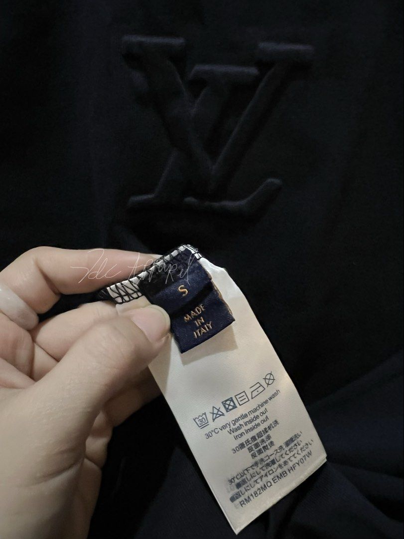 Louis Vuitton Embossed LV T-shirt. (Category: Luxury Apparel) located in Imus. Submitted by vdc.apparel (Listing ID 1469590074, Image 3). Description: Louis Vuitton Embossed LV T-shirt. .