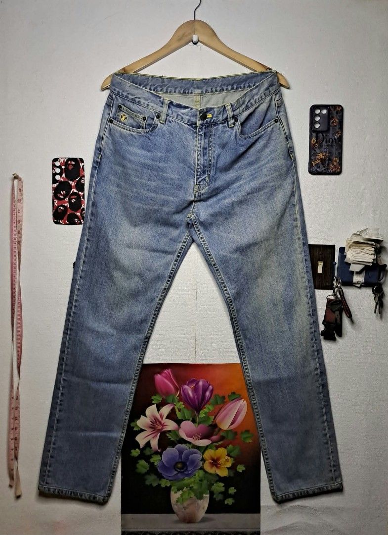 Louis Vuitton Light - Wash Straight - Cut 34 (Category: Luxury Apparel) located in Quezon City. Submitted by yaseen73 (Listing ID 1469641860, Image 1). Description: Louis Vuitton Light - Wash Straight - Cut Denim Semi - Stretch Embroidered LV Logo on the Coin Pocket Made in Japan Wearing Size : 34 Actual Waist : 34 Front Rise : 12 Front Thigh : 12 Leg Opening : 7 Actual Length : 41 In an Excellent Condition - No Issue Pre - Owned or Best Offer Co