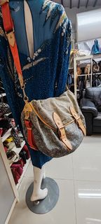 (Category: ) located in . Submitted by bagbundlebranded (Listing ID 1469710250, Image 1). Description: .