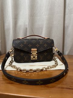 (Category: ) located in . Submitted by hermesandbranded (Listing ID 1469672499, Image 1). Description: .