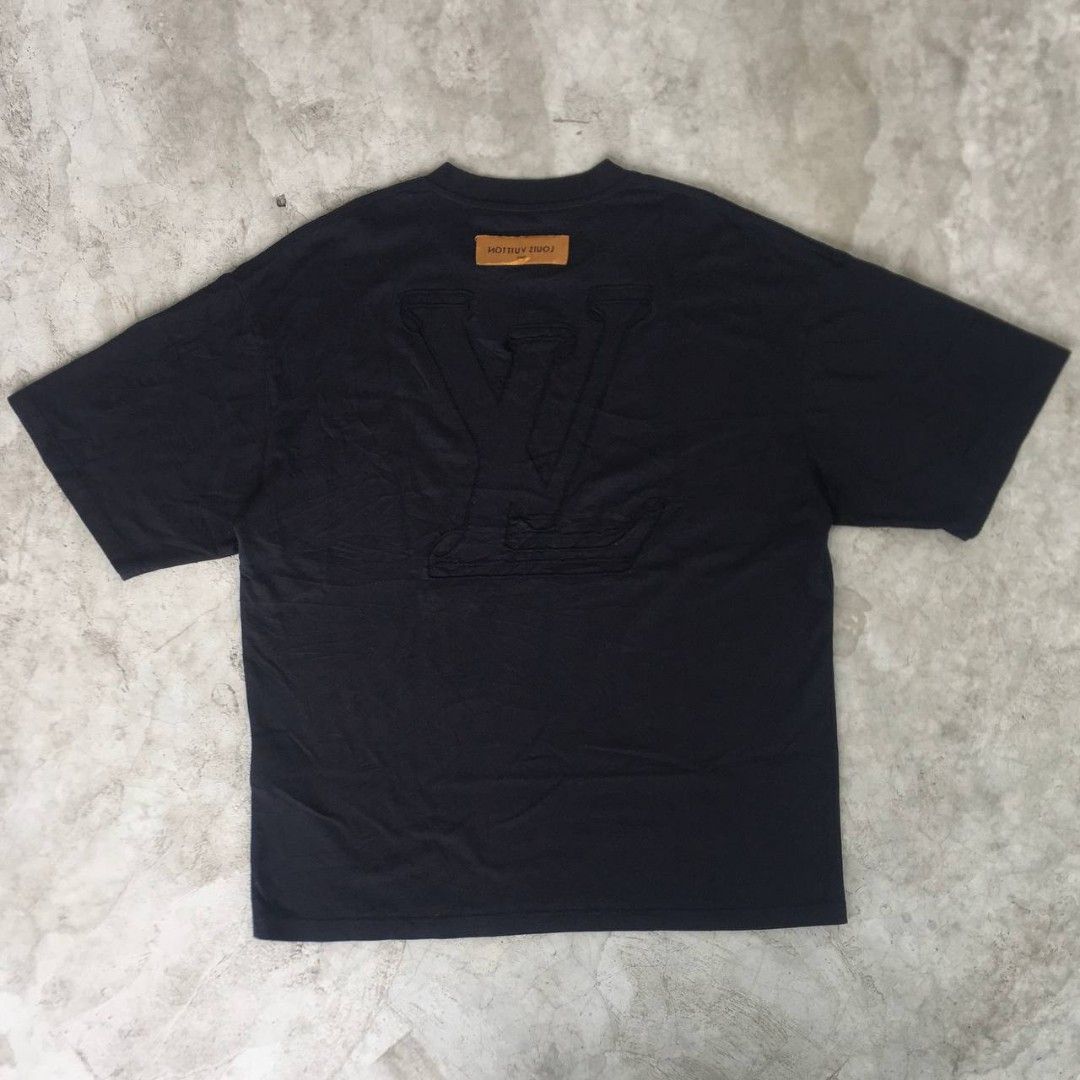 Louis Vuitton OS tee💎 (Category: Tshirts & Polo Shirts ) located in Manila. Submitted by lootsnigaw66 (Listing ID 1469634715, Image 2). Description: Size Xl Good Asnew P1399 freeshipping.