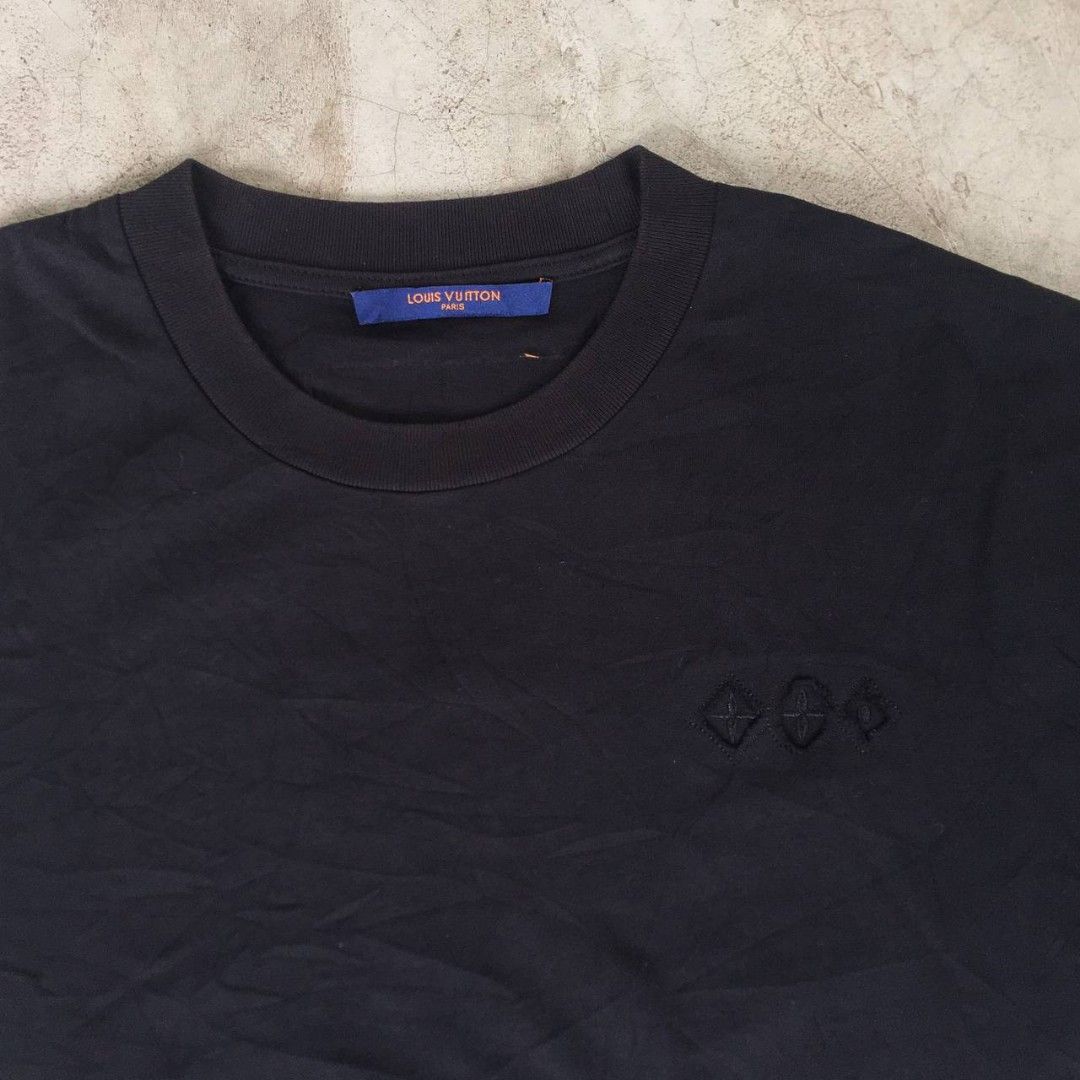 Louis Vuitton OS tee💎 (Category: Tshirts & Polo Shirts ) located in Manila. Submitted by lootsnigaw66 (Listing ID 1469634715, Image 3). Description: Size Xl Good Asnew P1399 freeshipping.