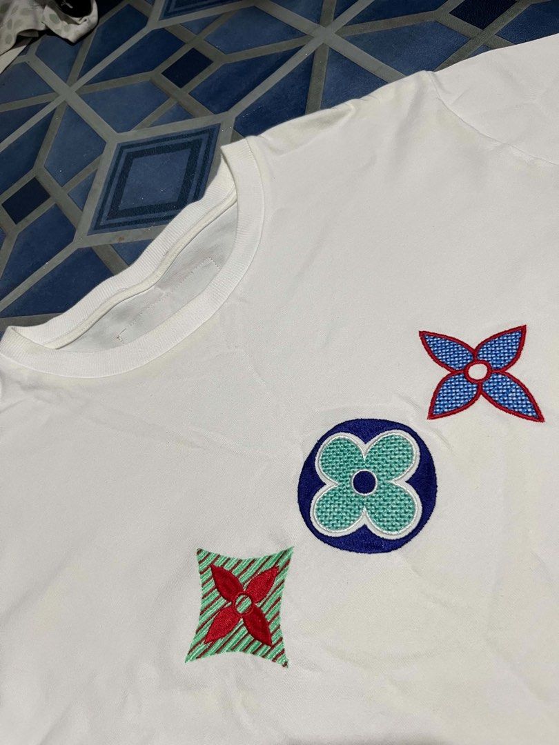 LOUIS VUITTON SHIRT (Category: Tshirts & Polo Shirts ) located in Hinatuan. Submitted by zenfire-36e0 (Listing ID 1469757289, Image 2). Description: looks authentic (self authenticate) clean stitching.