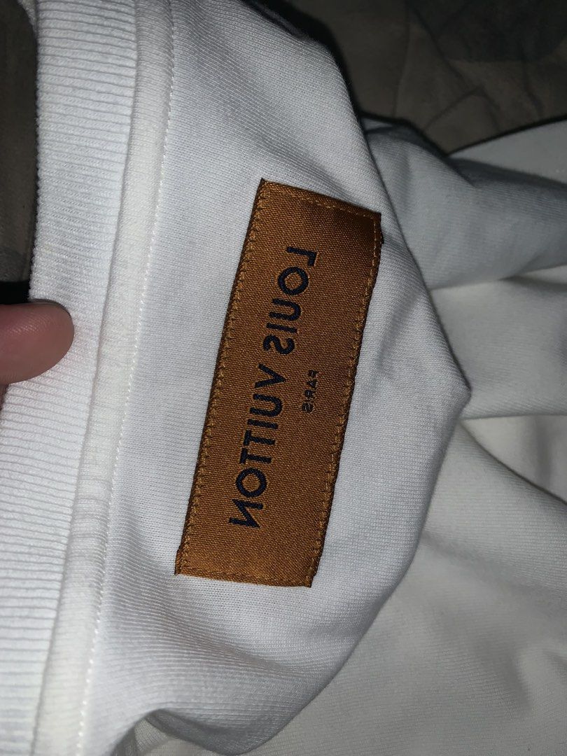 LOUIS VUITTON SHIRT (Category: Tshirts & Polo Shirts ) located in Hinatuan. Submitted by zenfire-36e0 (Listing ID 1469757289, Image 3). Description: looks authentic (self authenticate) clean stitching.