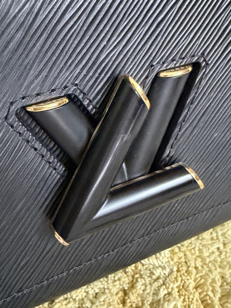 Louis Vuitton Twist Mm Microchip (Category: Luxury Bags & Wallets) located in Manila. Submitted by rellamaaim07341 (Listing ID 1469714575, Image 3). Description: Rank A Condition Microchip Guaranteed Authentic💯 Money back if Proven Fake Comes with Box,Cards With Legitgrails Certificate .