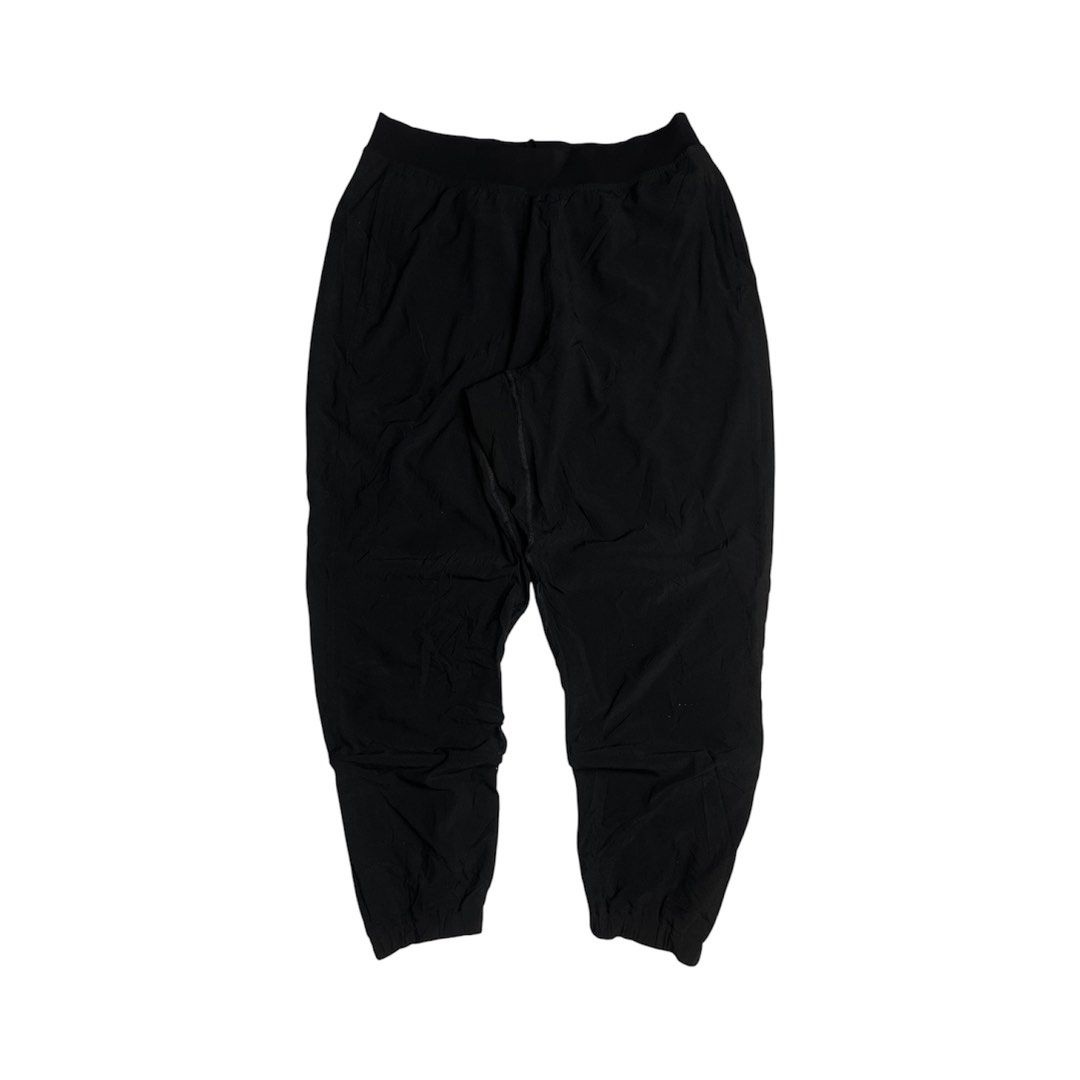 Lulu🍋 casual jogger pants. (Category: Joggers) located in Iloilo. Submitted by nextwearco_ilo (Listing ID 1469717546, Image 1). Description: Lulu🍋 casual jogger pants. • Almost new condition • 27-36 W x 37 L • No flaws ₱ 800 Only Loc : Iloilo city Dm.