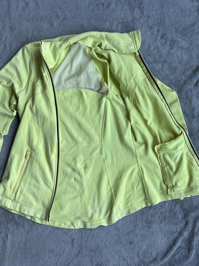 Lululemon (Category: Coats, Jackets and Outerwear) located in Manila. Submitted by zenwind_3cdc42 (Listing ID 1469667932, Image 3). Description: lululemon Details on picture add on shipping.