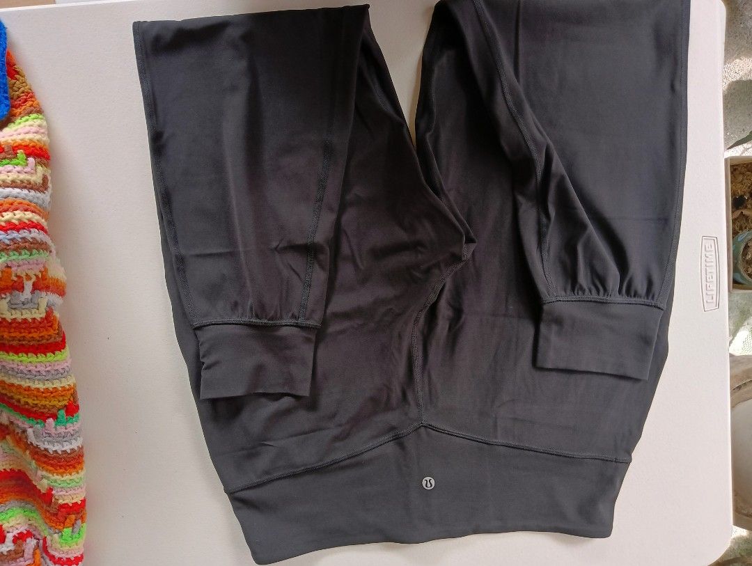 Lululemon Align Hi Rise Jogger (Category: Activewear) located in Rizal. Submitted by timeless_shop (Listing ID 1469646973, Image 2). Description: Original Lululemon Align High-Rise Jogger - Black Dot Size 12 📏 Sukat: Waist: 15" flat laid stretchy Size Fit 34-35 Waistline Length: 37 inches - full Length 🧵 Fabric: Nulu - super lambot, buttery soft, light weight - High-Rise - May bulsa - both sides - Jogger style - Stretchy fabric, ✔️ Good Conditi