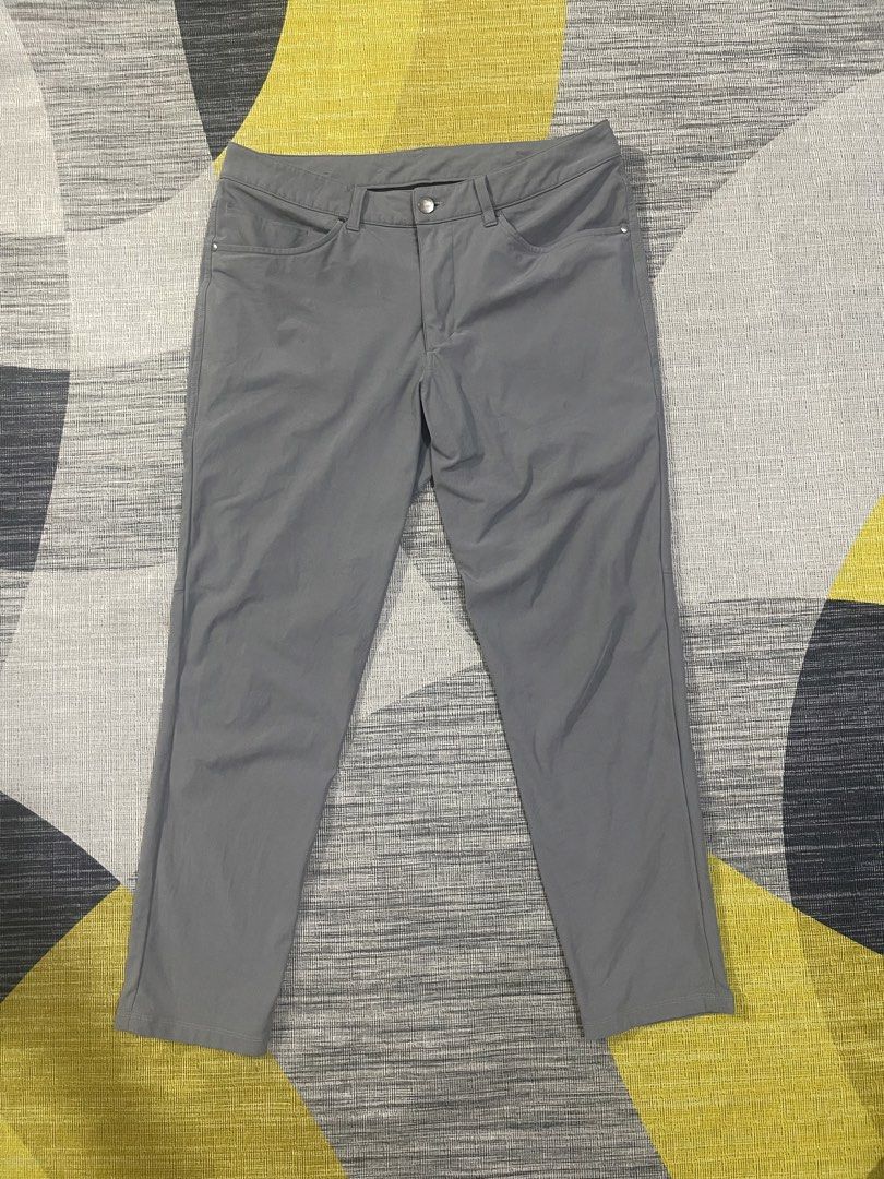 Lululemon mens pant size 33 (Category: Chinos) located in Taytay. Submitted by ekselentekondisyon (Listing ID 1469694877, Image 1). Description: Lululemon men pant W-33 Good condition Issue may konting scrtach dun sa middle na lagayan ng belt kita sa pics Taytay rizal location.
