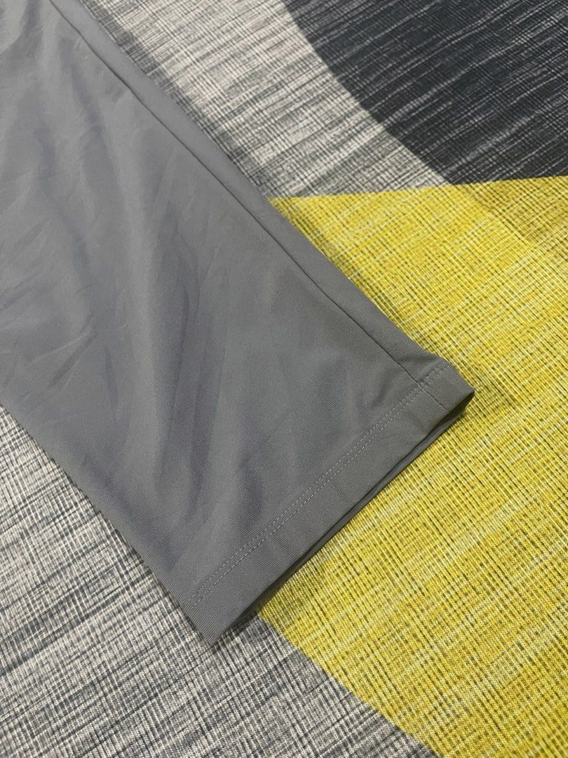 Lululemon mens pant size 33 (Category: Chinos) located in Taytay. Submitted by ekselentekondisyon (Listing ID 1469694877, Image 3). Description: Lululemon men pant W-33 Good condition Issue may konting scrtach dun sa middle na lagayan ng belt kita sa pics Taytay rizal location.