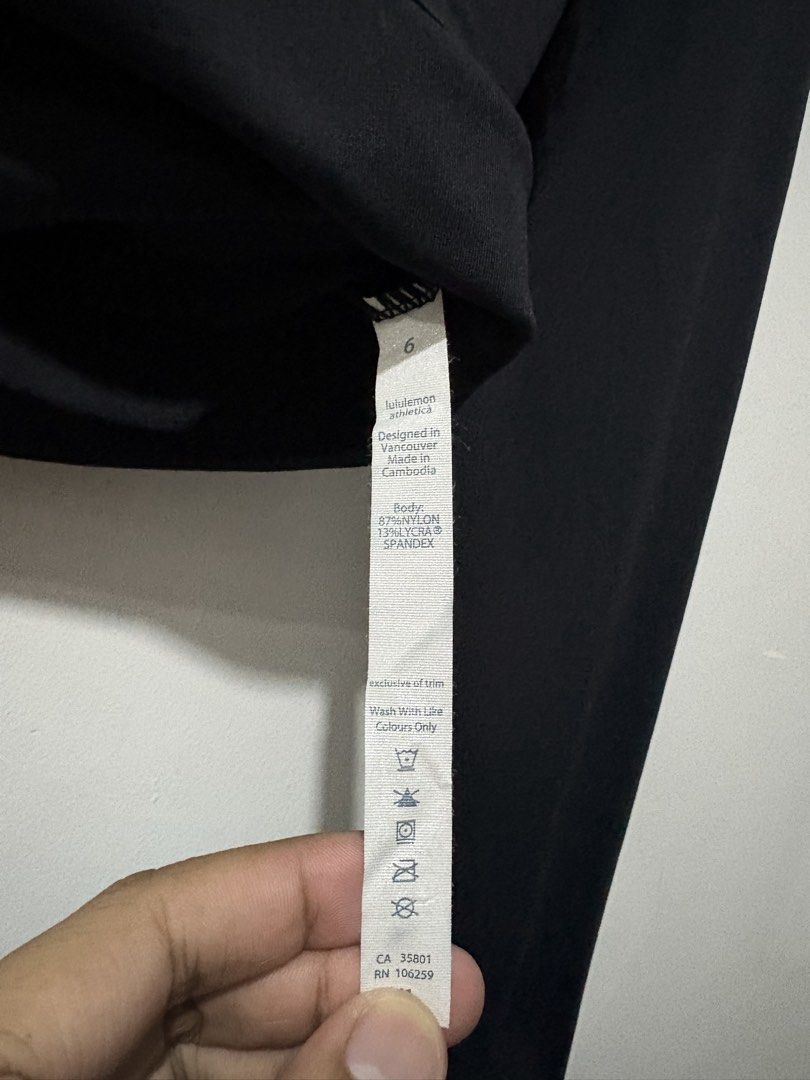Lululemon Mid Slit Cropped long sleeve (Category: Activewear) located in Makati City. Submitted by ThriftedGoods (Listing ID 1469686676, Image 3). Description: Feel free to ask for more detailed photos In excellent condition No issues Length-16 Width-16.