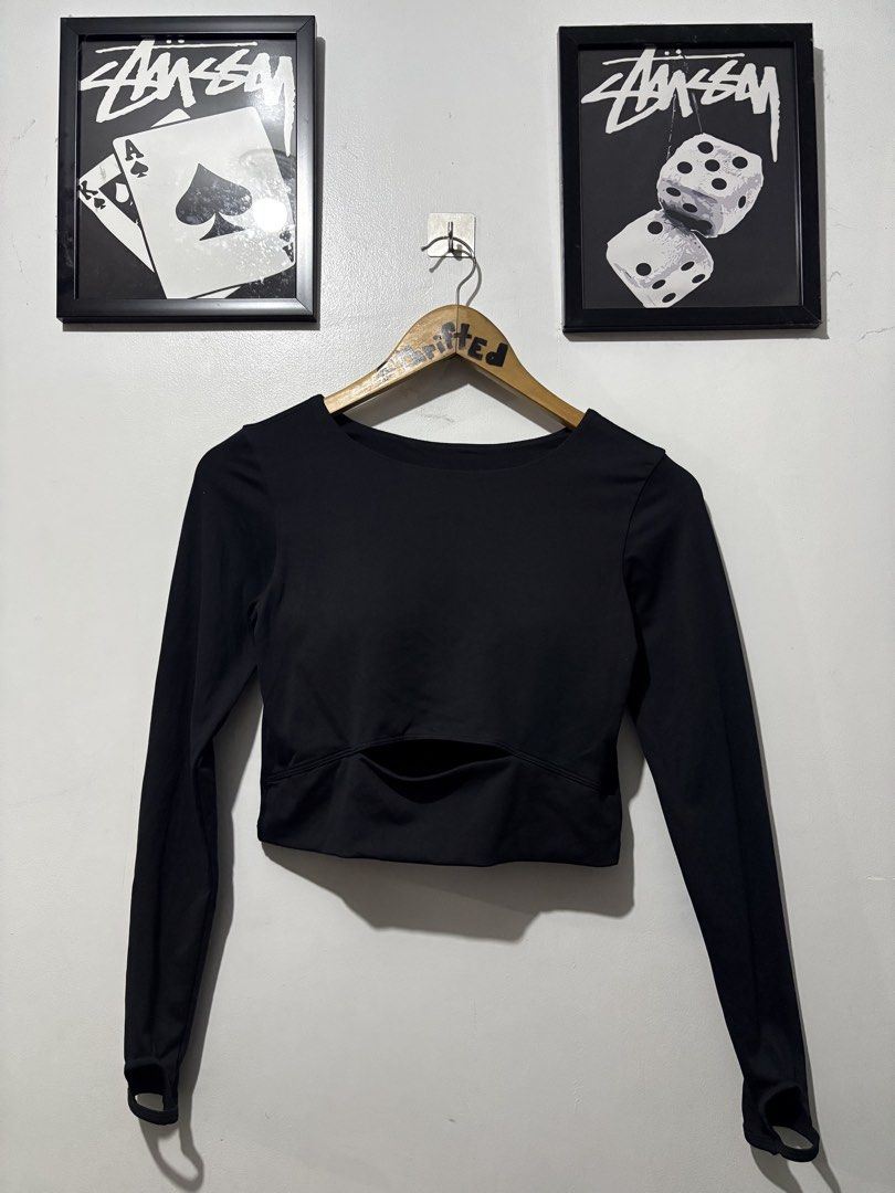 Lululemon Mid Slit Cropped long sleeve (Category: Activewear) located in Makati City. Submitted by ThriftedGoods (Listing ID 1469686676, Image 1). Description: Feel free to ask for more detailed photos In excellent condition No issues Length-16 Width-16.