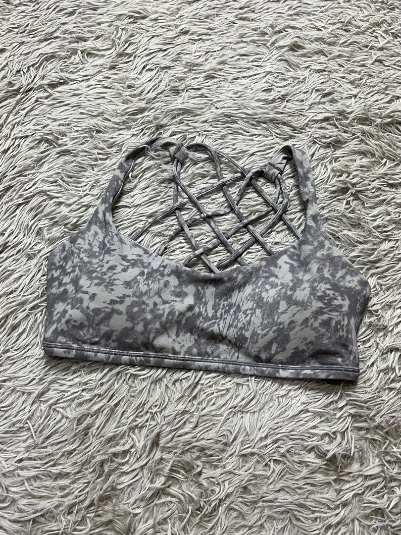 Lululemon Padded Bra (Category: Activewear) located in Dipolog. Submitted by krstnagnis98 (Listing ID 1469597706, Image 3). Description: Lululemon Padded Bra S-M Authentic Like new .