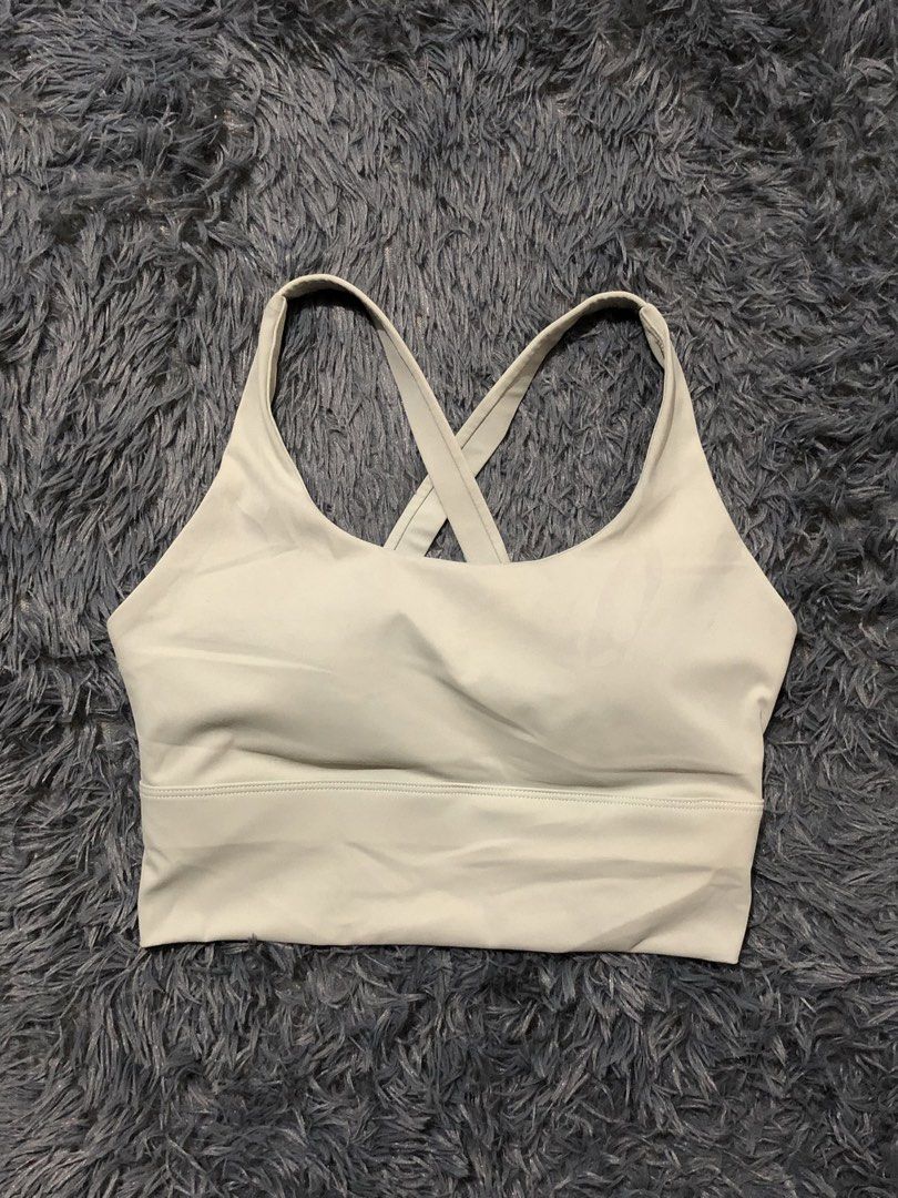 Lululemon Sports Bra (Category: Activewear) located in Manila. Submitted by raremountain00 (Listing ID 1469751211, Image 2). Description: Authentic Excellent condition Size Large Fit ( 6 ) Issue cut tag / need wash may minimal light stain.