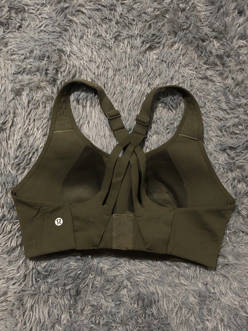 Lululemon Sports Bra (Category: Activewear) located in Manila. Submitted by raremountain00 (Listing ID 1469751304, Image 1). Description: Authentic Excellent condition No issue.