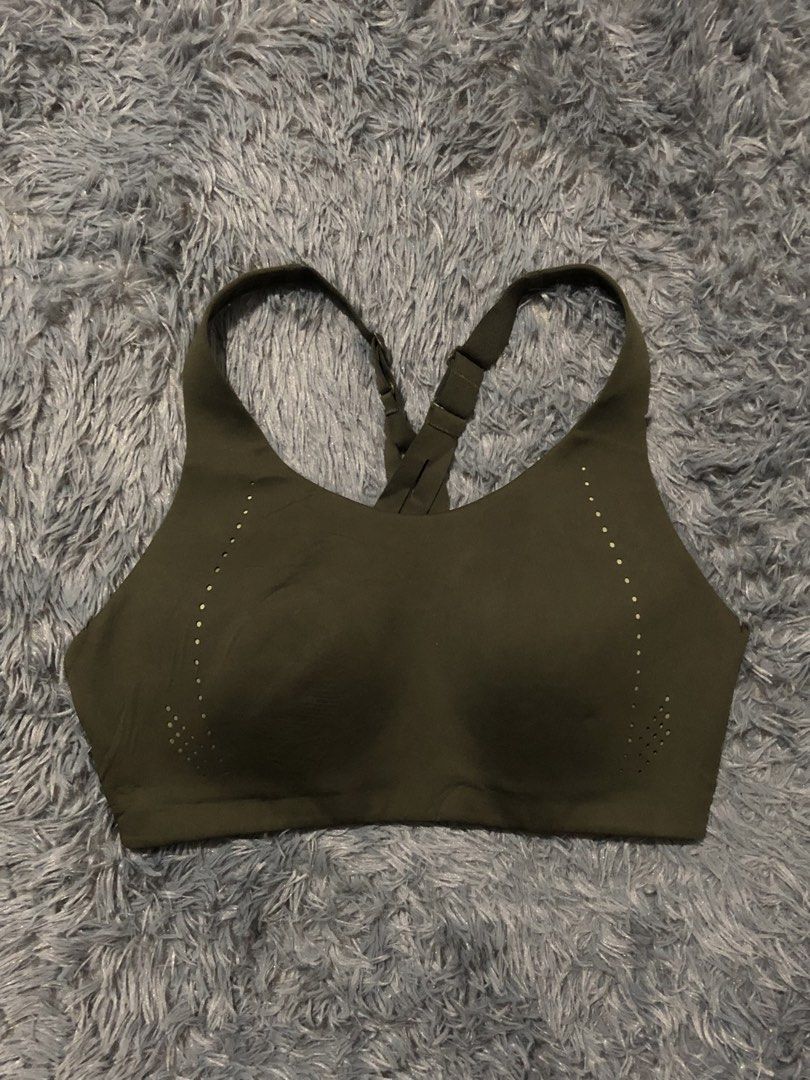 Lululemon Sports Bra (Category: Activewear) located in Manila. Submitted by raremountain00 (Listing ID 1469751304, Image 2). Description: Authentic Excellent condition No issue.
