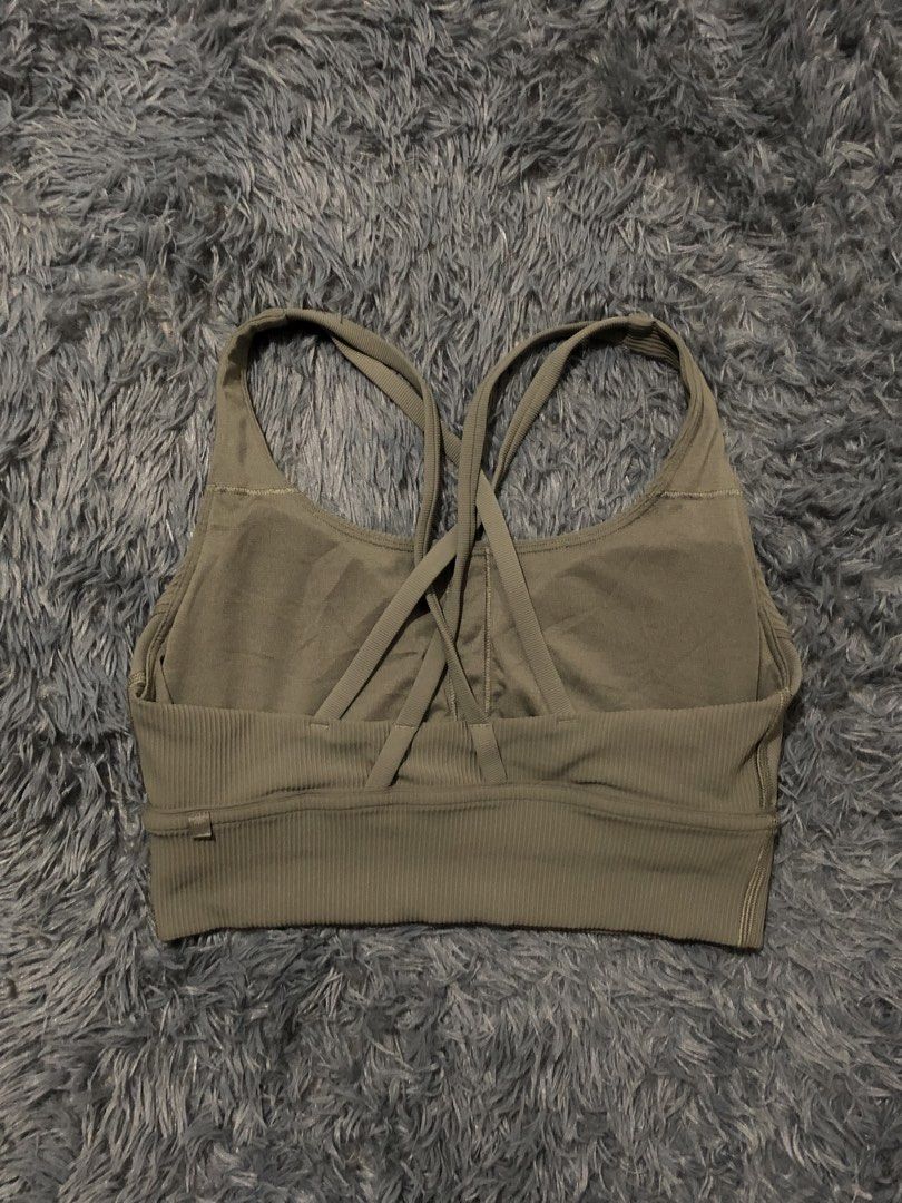 Lululemon Sports Bra (Category: Activewear) located in Manila. Submitted by raremountain00 (Listing ID 1469751357, Image 2). Description: Authentic Excellent condition No issue.