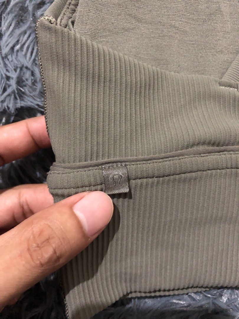Lululemon Sports Bra (Category: Activewear) located in Manila. Submitted by raremountain00 (Listing ID 1469751357, Image 3). Description: Authentic Excellent condition No issue.