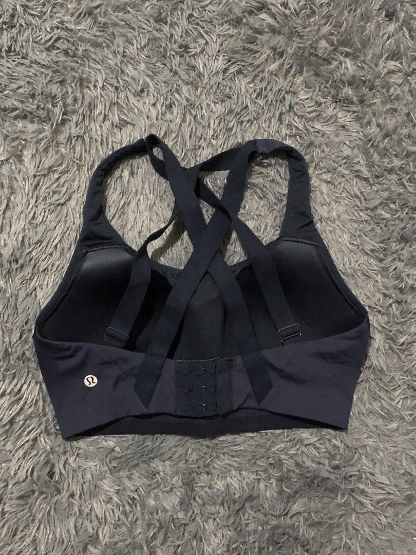 Lululemon Sports Bra (Category: Activewear) located in Manila. Submitted by raremountain00 (Listing ID 1469751492, Image 1). Description: Authentic Excellent condition No issue.