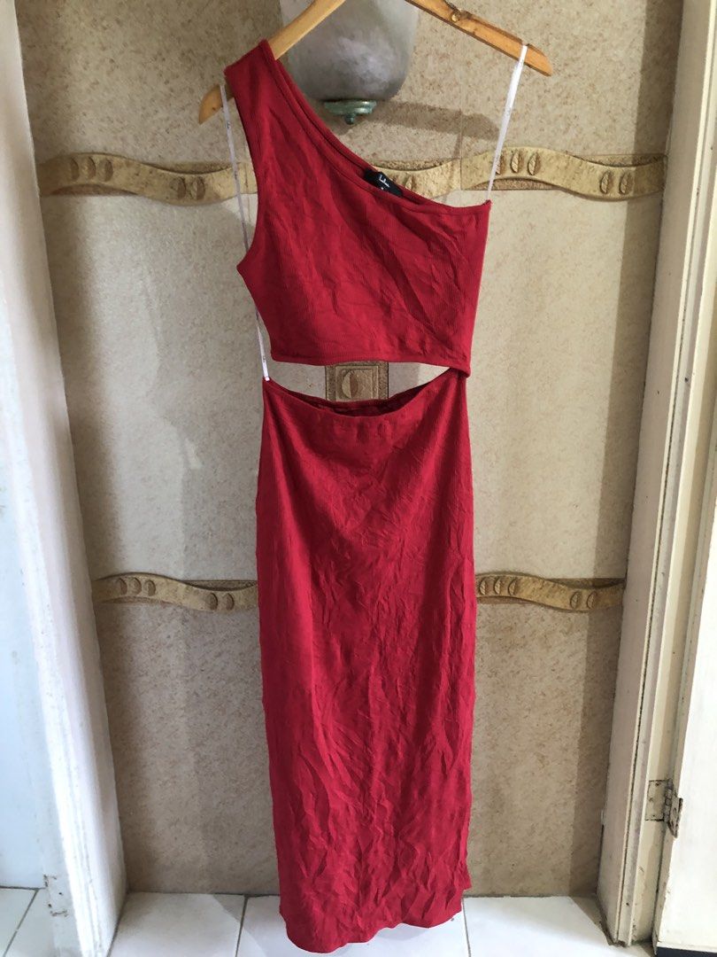 LULUS One shoulder ribbed cutout dress (Category: Dresses) located in Santa Rosa. Submitted by eceldg05 (Listing ID 1469631807, Image 2). Description: LULUS ONE SHOULDER RIBBED CUTOUT DRESS W/slit Medium Red color Bnw cond.