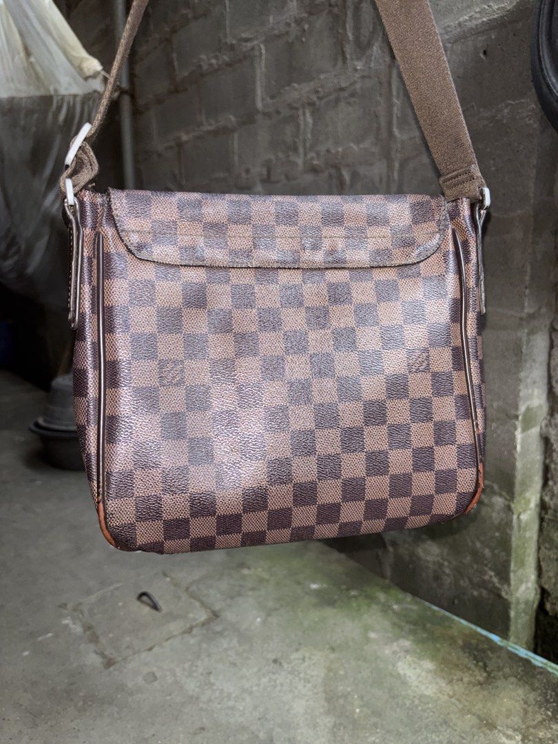 Lv men sling bag (Category: Announcements) located in Caloocan City. Submitted by ukaysbagsph (Listing ID 1469752165, Image 3). Description: Good condition .
