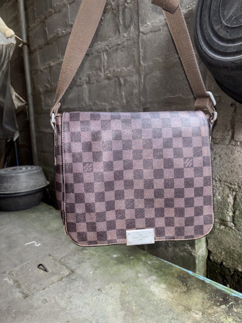 Lv men sling bag (Category: Announcements) located in Caloocan City. Submitted by ukaysbagsph (Listing ID 1469752165, Image 2). Description: Good condition .