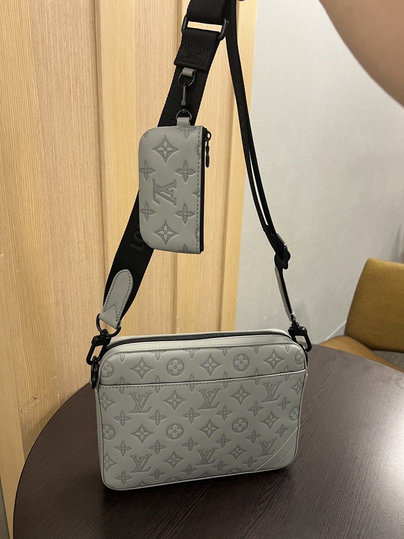 LV Shadow duo messenger anthracite gray (Category: Luxury Bags & Wallets) located in Quezon City. Submitted by curated_tms (Listing ID 1469677128, Image 2). Description: NGA- bought from a thrift store in the US no nfc.