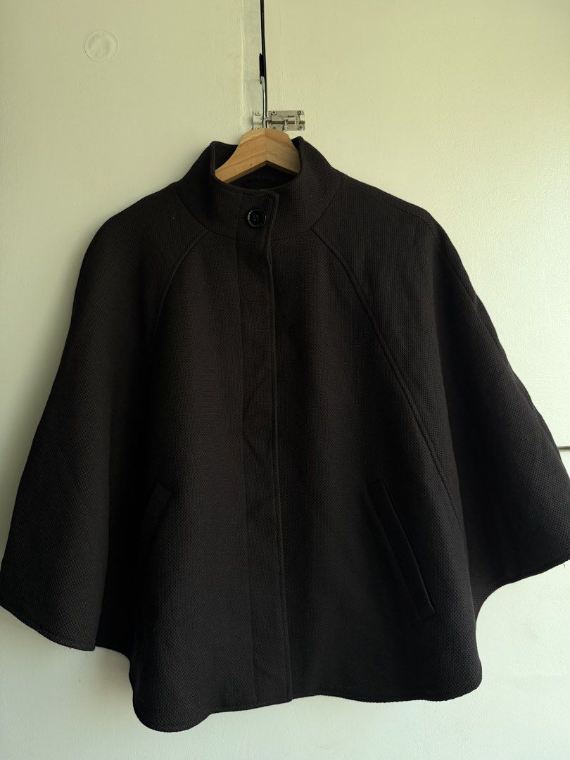 (M) H&M Black Textured Cape Coat (Category: Coats, Jackets and Outerwear) located in Quezon City. Submitted by shopgood_mnl (Listing ID 1469720180, Image 3). Description: .