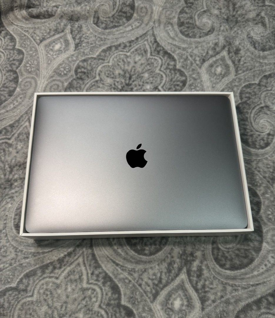 Macbook air m1 (Category: Laptops & Notebooks) located in Pasig City. Submitted by zharre.062923 (Listing ID 1469581986, Image 2). Description: MacBook Air M1 MacBook Air M1 13inch Processor: M1 Chip macOS: Tahoe 26.5.2 ( latest with iPhone mirroring feature and Apple Intelligence ) RAM: 8gb SSD: 256gb Appearance: 10/10 No dents No Scratches Inclusions: Original box Original charger cord Original charger adapter.