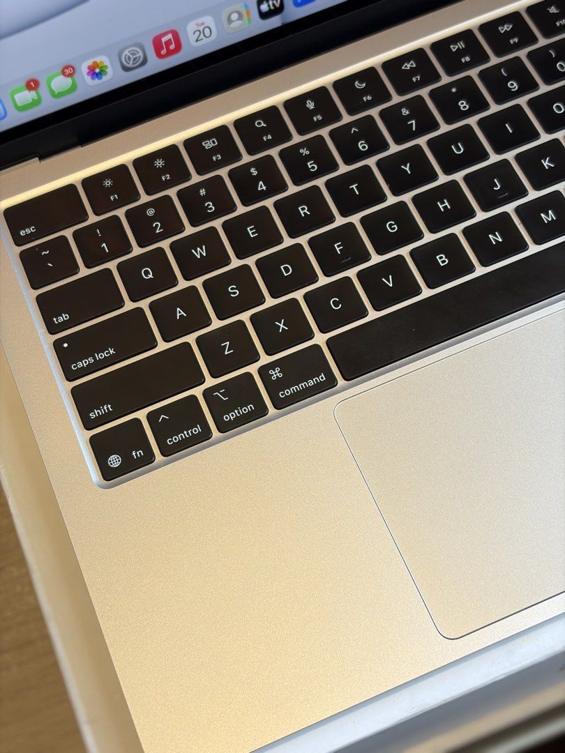 MacBook Air M4 (Category: Laptops & Notebooks) located in Marikina City. Submitted by silverowl-3972 (Listing ID 1469620333, Image 3). Description: MacBook Air M4 (Silver) 16gb/256gb 100% Batt Health - 8 cycle count No issues, complete Meetup or pickup in Marikina. Thanks!.