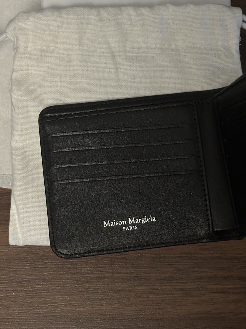 Maison Margiela SLIM 2 Wallet (Category: Wallets & Card Holders) located in Manila. Submitted by ch0sen.archives (Listing ID 1469662651, Image 3). Description: - 10/10 Great condition ( used once only !! ) - Designer Wallet - No issues - Negotiable for sure buyer - Can ship via lalamove around Metro Manila ( J&T for those outside ) - RFS: might switch to cardholder PM FOR INQUIRIES 🙏 ! all are actual photos taken by me !.