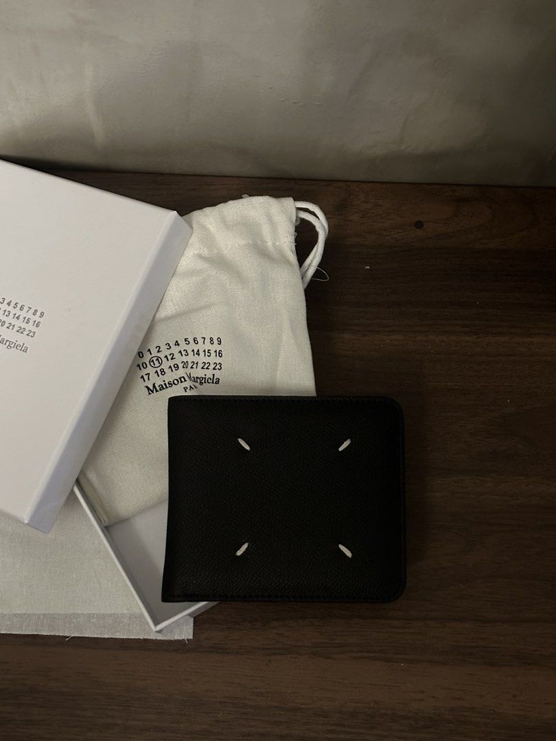Maison Margiela SLIM 2 Wallet (Category: Wallets & Card Holders) located in Manila. Submitted by ch0sen.archives (Listing ID 1469662651, Image 2). Description: - 10/10 Great condition ( used once only !! ) - Designer Wallet - No issues - Negotiable for sure buyer - Can ship via lalamove around Metro Manila ( J&T for those outside ) - RFS: might switch to cardholder PM FOR INQUIRIES 🙏 ! all are actual photos taken by me !.