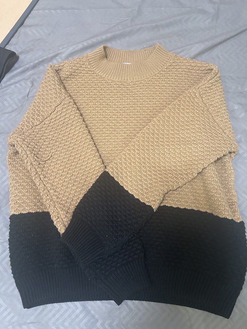 Mango Colorblock Knit Sweater (Category: Longsleeves) located in Manila. Submitted by puretiger_d72ea3 (Listing ID 1469647354, Image 2). Description: Brand: Mango Size: M on tag Design: Beige and black colorblock crew neck sweater Condition: Good, with a small loose thread near the shoulder seam .