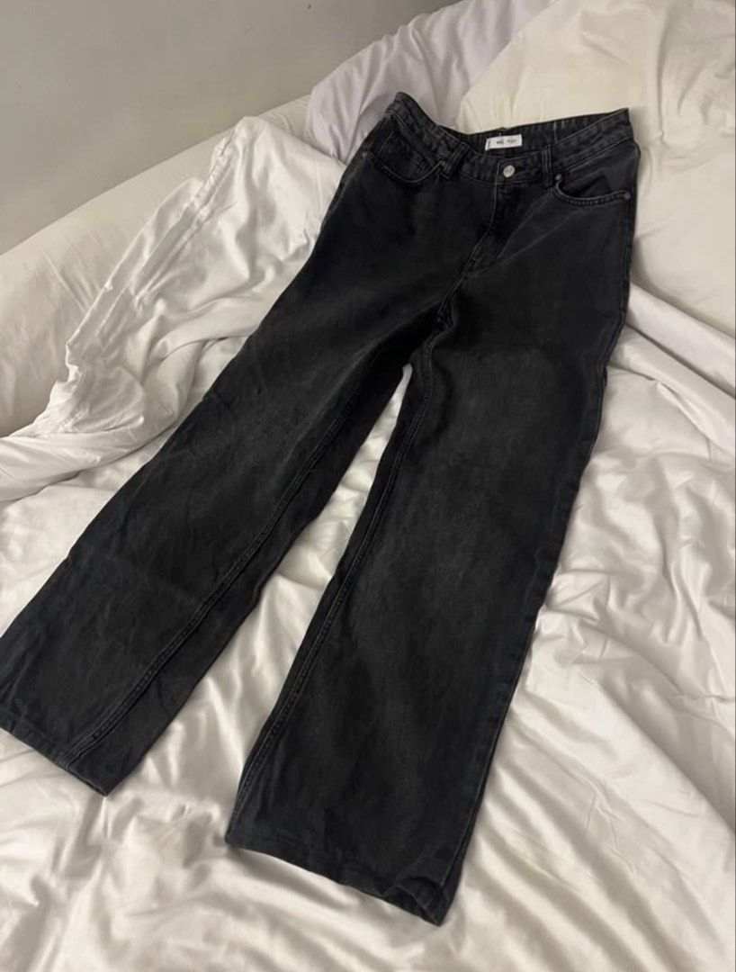 Mango Straight Black Jeans (Category: Jeans) located in Mandaluyong City. Submitted by modeblogg (Listing ID 1469614515, Image 2). Description: MNG Black Wide Leg Jeans High-waisted, Straight fit Versatile piece. Easy to style up or down..