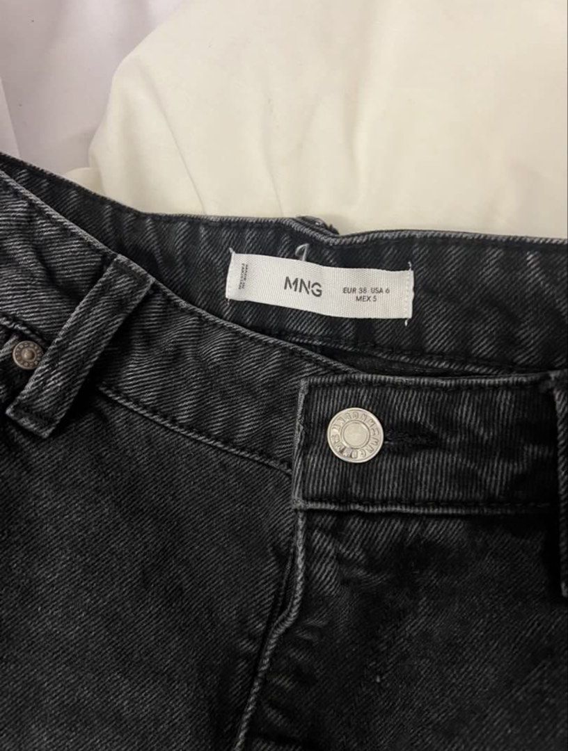 Mango Straight Black Jeans (Category: Jeans) located in Mandaluyong City. Submitted by modeblogg (Listing ID 1469614515, Image 3). Description: MNG Black Wide Leg Jeans High-waisted, Straight fit Versatile piece. Easy to style up or down..