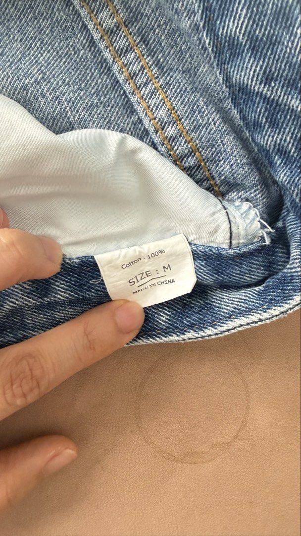 Mantou Mom Jeans (Category: Jeans) located in Cainta. Submitted by getsometin (Listing ID 1469663017, Image 2). Description: Mediums: Waist: 27” Hips: 35” Thigh Width:11” Full Length: 37.5”.