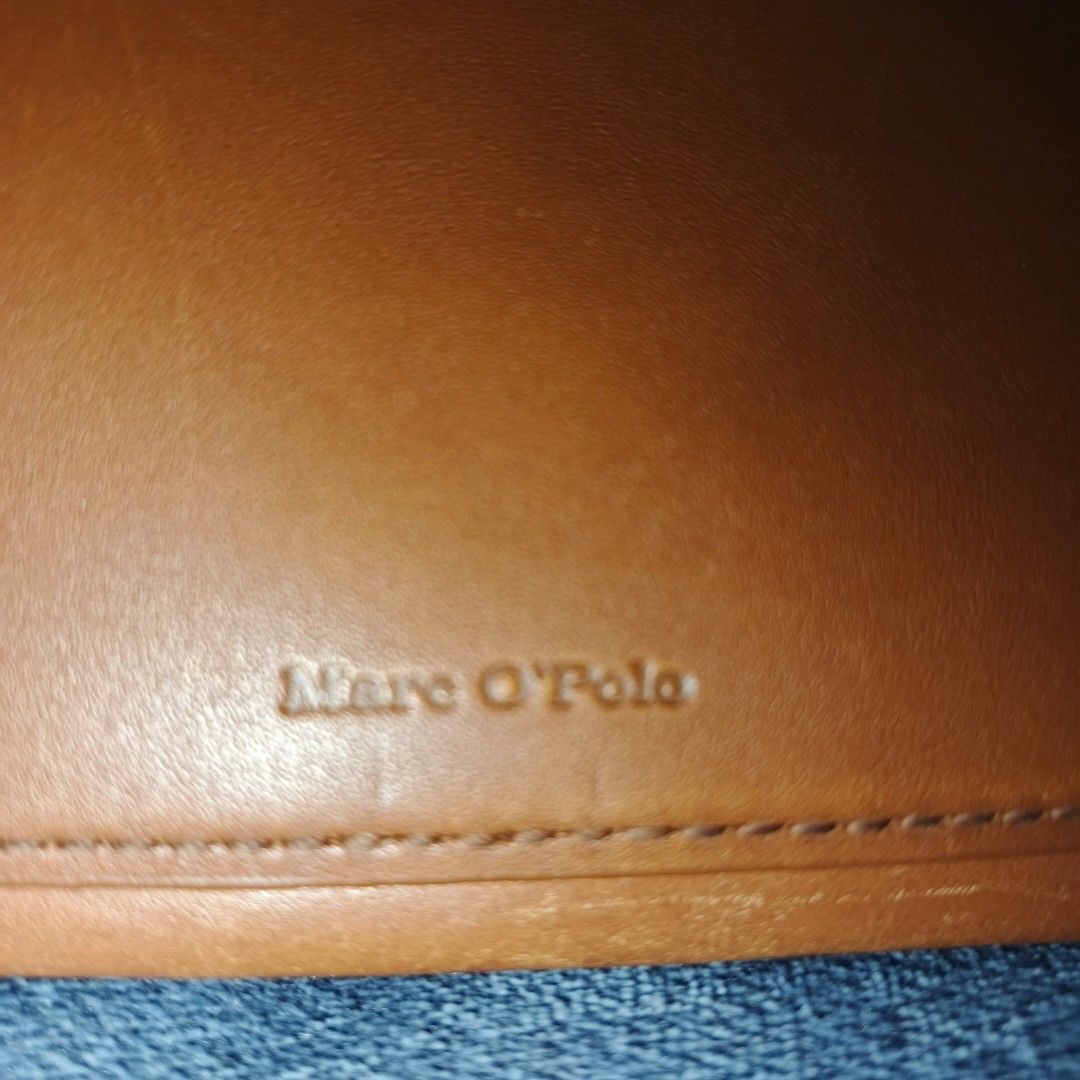 Marco O'polo Vintage bag (Category: Luxury Bags & Wallets) located in Urdaneta. Submitted by bernalyn25 (Listing ID 1469748880, Image 3). Description: - Produced in late 80's to 90's - Simple, minimalist leather bag - Cow leather - A collector piece! - Leathe has patina - In very good condition.