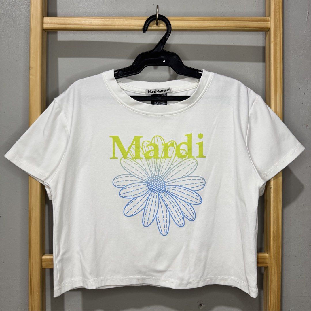 MARDI MERCREDI crop top (Category: Shirts) located in Valenzuela. Submitted by thriftynanay88 (Listing ID 1469626922, Image 1). Description: Size 4 on tag, runs big fits L womens Needs wash.