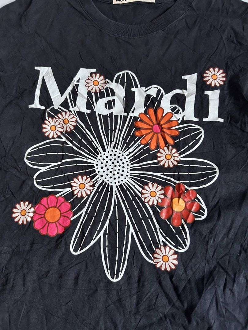 Mardi Mercredi Shirt (Category: Shirts) located in La Carlota. Submitted by jlcthriftfinds (Listing ID 1469588155, Image 2). Description: Mardi Mercredi Good as new One size W20 L26 No flaws 400 + sf Dm .