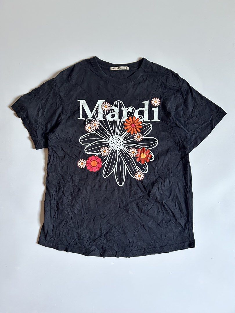 Mardi Mercredi Shirt (Category: Shirts) located in La Carlota. Submitted by jlcthriftfinds (Listing ID 1469588155, Image 1). Description: Mardi Mercredi Good as new One size W20 L26 No flaws 400 + sf Dm .