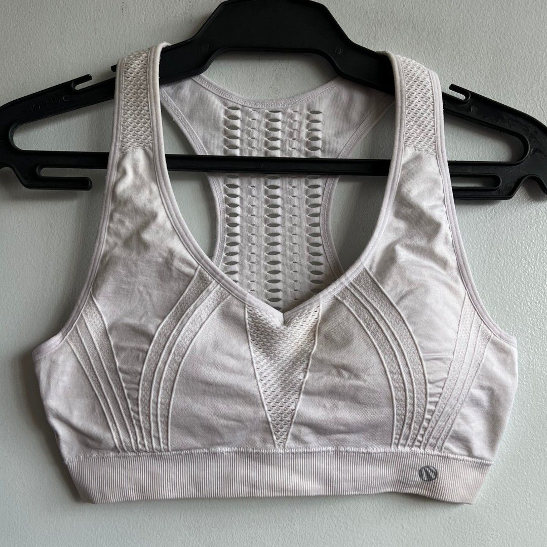 Marika Dry Wik Sports Bra (Category: Activewear) located in Quezon City. Submitted by rosepam (Listing ID 1469688769, Image 2). Description: Marika Sport Performance Seamless Dry Wik Sports Bra Padded, with pad pockets *some yellow stain (pic 4) Measurements posted for reference FIX PRICE.