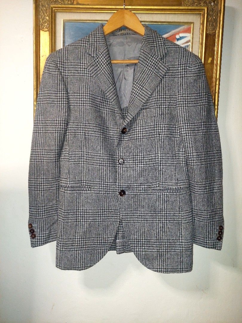 Marling & evans (Category: Coats, Jackets and Outerwear) located in Santa Rosa. Submitted by roycerocus (Listing ID 1469586244, Image 1). Description: good as new plaid 3 button blazer coat no issue.