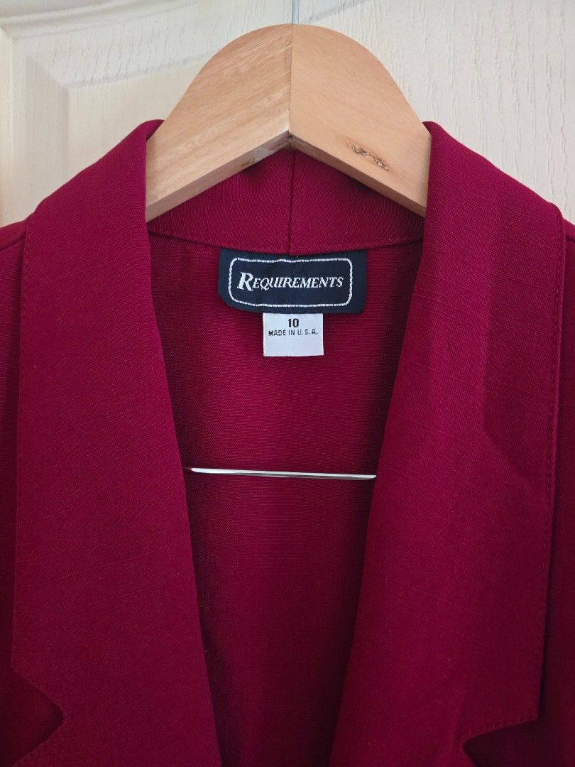 Maroon Coat (Category: Coats, Jackets and Outerwear) located in Cavite. Submitted by rydes_clo (Listing ID 1469640133, Image 2). Description: ang ganda neto ang rare ng color fresh na fresh ka dito 10/10 pa ang condition light weight.