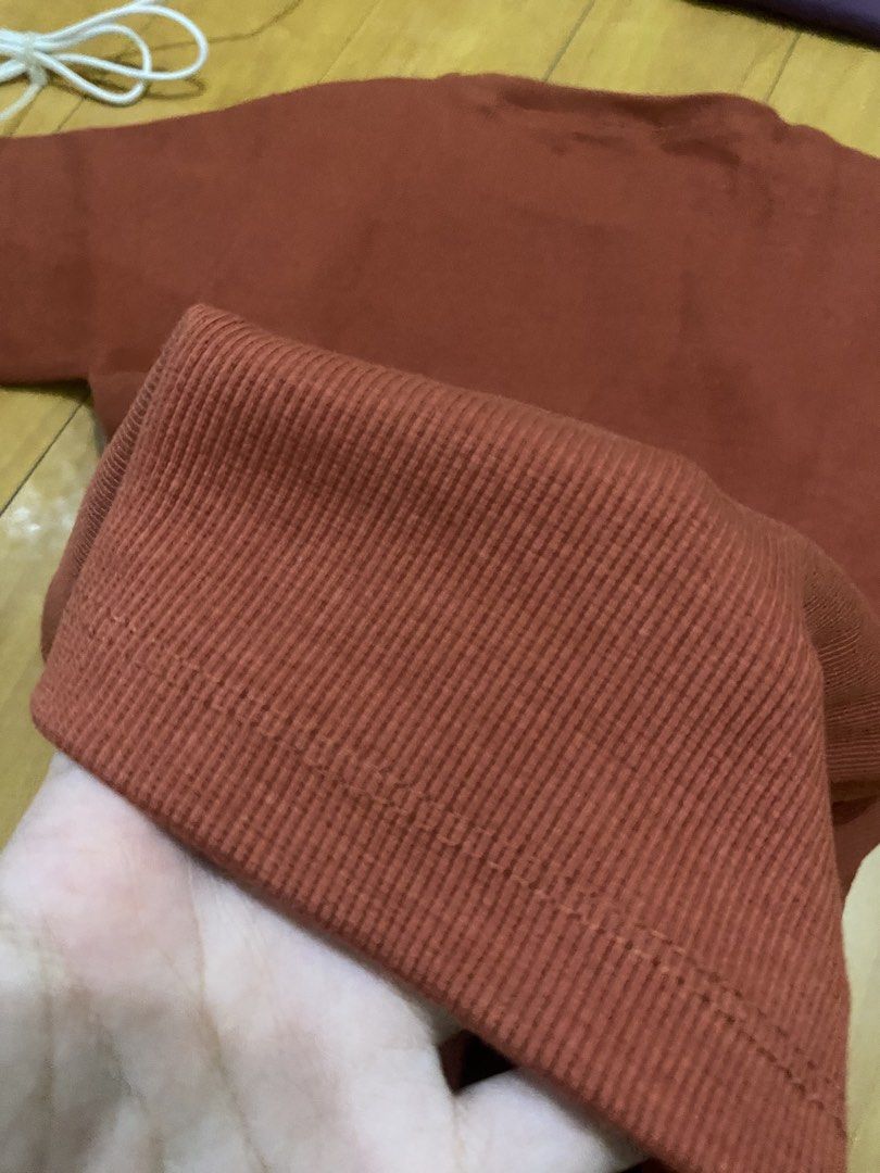 MAROON PLAIN SHIRT | small to medium (Category: Shirts) located in Marikina City. Submitted by ctgccc (Listing ID 1469691700, Image 3). Description: SIZE: small to medium (stretchy) COLOR: maroon (darker in person) FIT: slightly fit REAL COTTON.