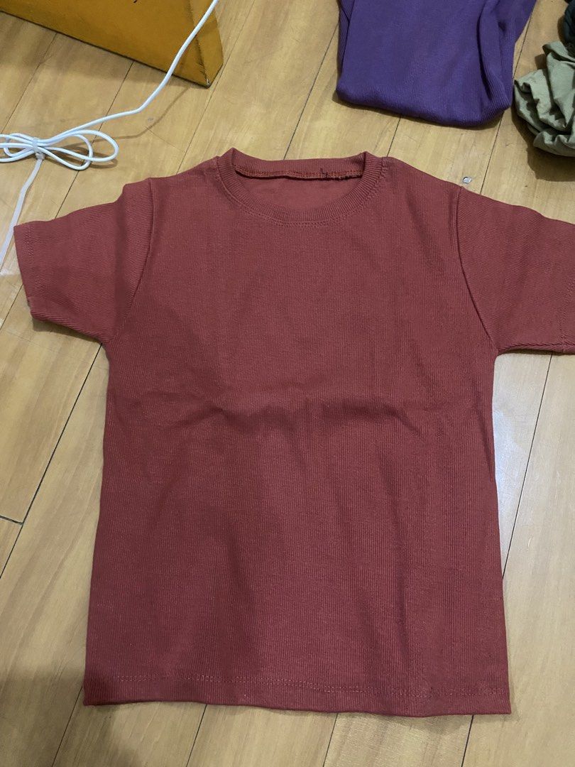 MAROON PLAIN SHIRT | small to medium (Category: Shirts) located in Marikina City. Submitted by ctgccc (Listing ID 1469691700, Image 1). Description: SIZE: small to medium (stretchy) COLOR: maroon (darker in person) FIT: slightly fit REAL COTTON.