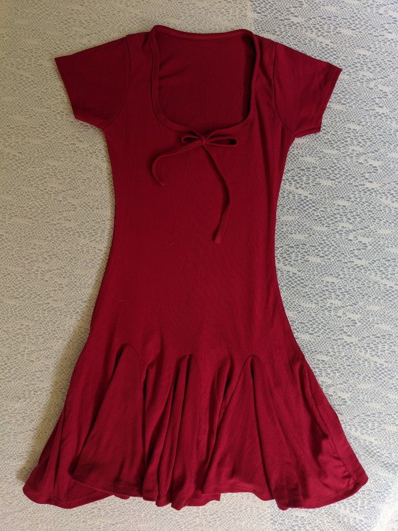 Maroon Ribbed Fitted Mini Dress (Category: Dresses) located in Quezon City. Submitted by kiesentials (Listing ID 1469630150, Image 1). Description: Condition: Like New / Pre-loved (Well-maintained) Style: Y2K / Coquette / Casual Preppy / Bodycon Flare Aesthetic Features: Soft ribbed fabric, short sleeves, cute front ribbon tie accent, scoop neckline, flared pleated-style hem line Size: Small to Semi-Medium 📍 Location: Quezon City 💳 Payment: GCa