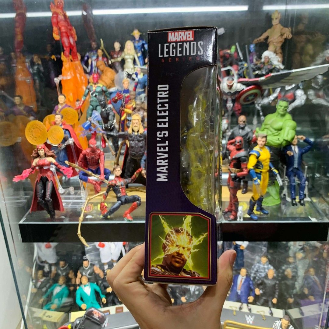 Marvel Legends Electro "SPIDERMAN No way Home" (Category: Figurines & Statues) located in Marikina City. Submitted by fasthorse.94b10b (Listing ID 1469686783, Image 3). Description: ELECTRO - BIB Complete - Including Alt Hands & Lightning Effects.