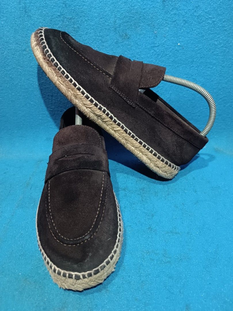 Massimo Dutti Penny Loafer Size 8 US | 41 EU Preloved (Category: Casual Shoes) located in Quezon City. Submitted by second.foot (Listing ID 1469716258, Image 2). Description: - Made in Spain - Color Dark brown - Leather Materials - Good condition Leather Insole/Outsole - No Damage - No heeldrag - Overall condition: 8/10 - RFS: need cash - MOP: gcash - QC Location.