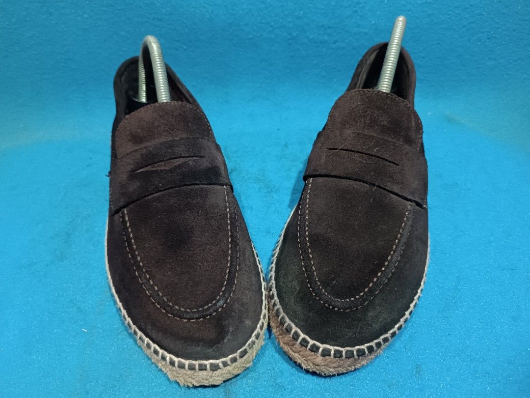 Massimo Dutti Penny Loafer Size 8 US | 41 EU Preloved (Category: Casual Shoes) located in Quezon City. Submitted by second.foot (Listing ID 1469716258, Image 1). Description: - Made in Spain - Color Dark brown - Leather Materials - Good condition Leather Insole/Outsole - No Damage - No heeldrag - Overall condition: 8/10 - RFS: need cash - MOP: gcash - QC Location.